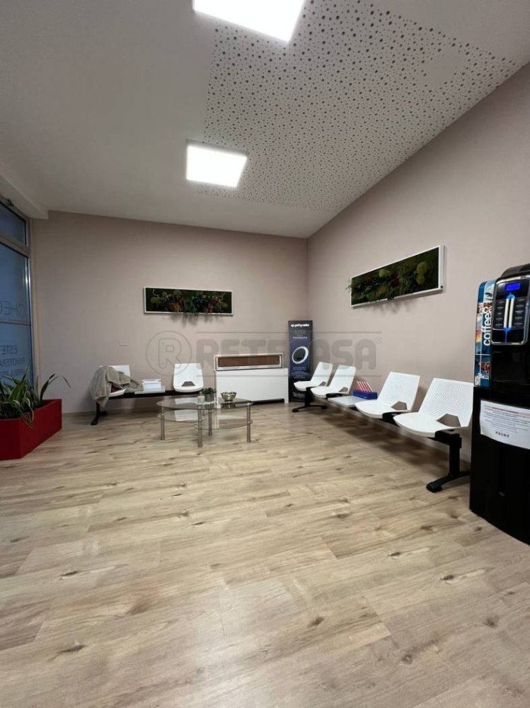 Escritório de 5 divisões em Montecchio Maggiore, Italy N.º 374595