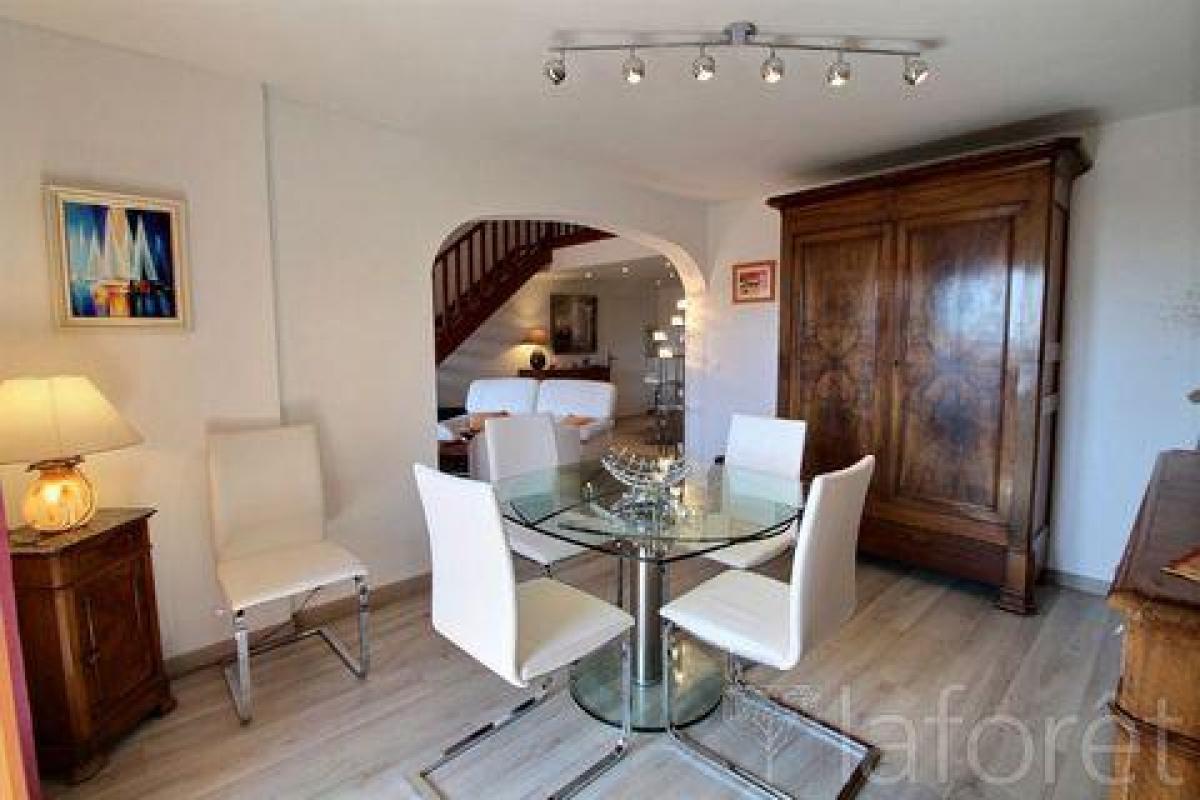 Condominio de 3 dormitorios en Carqueiranne, France No. 15277