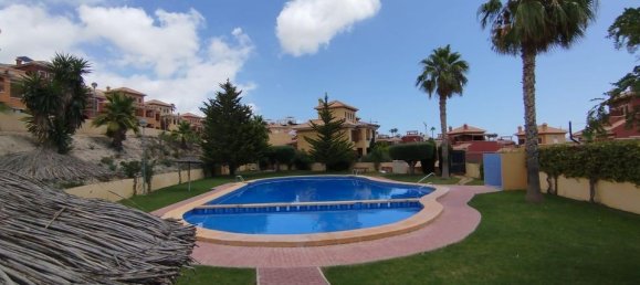 3 غرف نوم تاون هاوس في Alicante, Spain رقم 185137 2