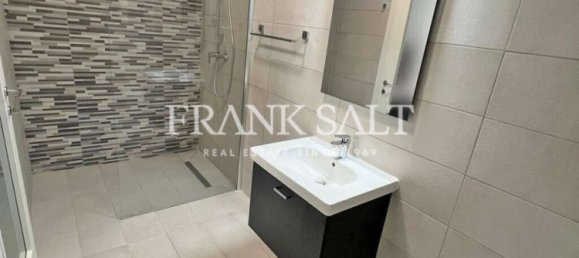 3 غرف نوم طابقين في Attard, Malta رقم 4822 9