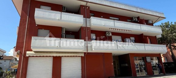 Квартира с 2 спальнями в Альба Адриатика, Италия № 10023 12