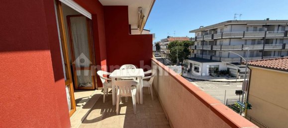 Квартира с 2 спальнями в Альба Адриатика, Италия № 10023 25