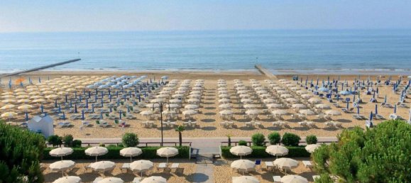 3 rooms Apartment in Jesolo, Italy No. 117880 12