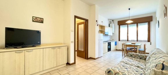 3 rooms Apartment in Jesolo, Italy No. 117880 2