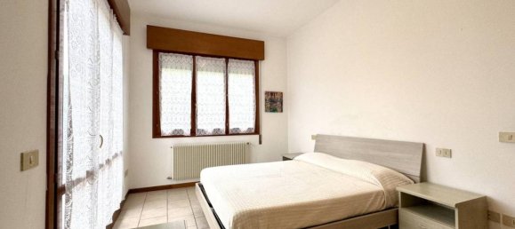 3 rooms Apartment in Jesolo, Italy No. 117880 8
