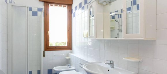 3 rooms Apartment in Jesolo, Italy No. 117880 9