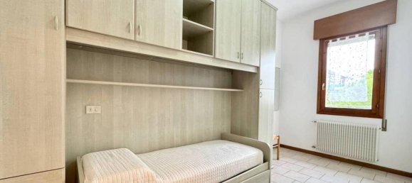 3 rooms Apartment in Jesolo, Italy No. 117880 6