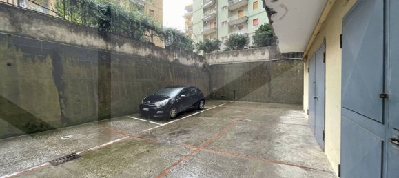 1-Zimmer Garage in Naples, Italy, Nr. 26556 2