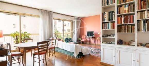 3 bedrooms Apartment in Paris, France No. 173484 3