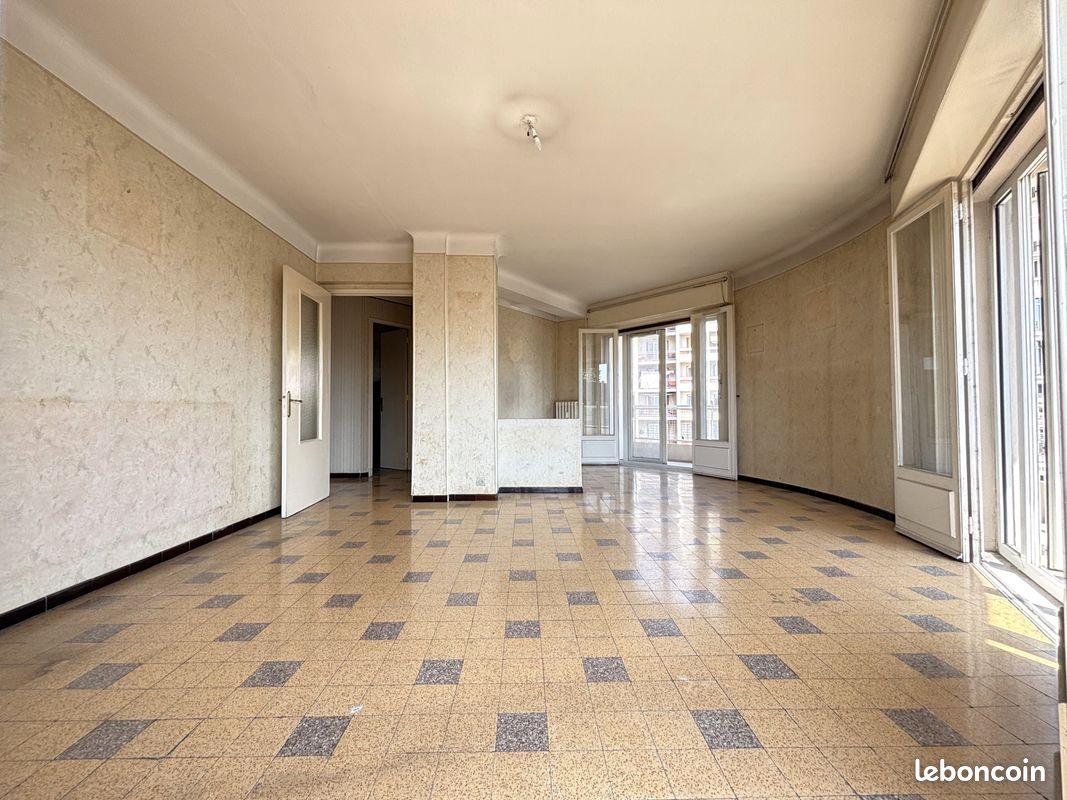 3 bedrooms Apartment in Toulon, France No. 340839