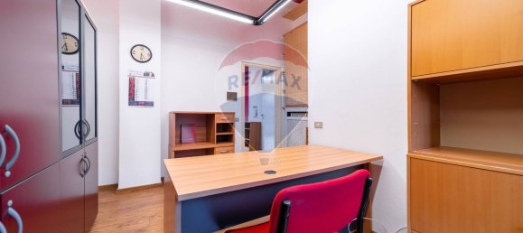Gewerbliche Immobilie in Rescaldina, Italy 46m², Nr. 258411 18