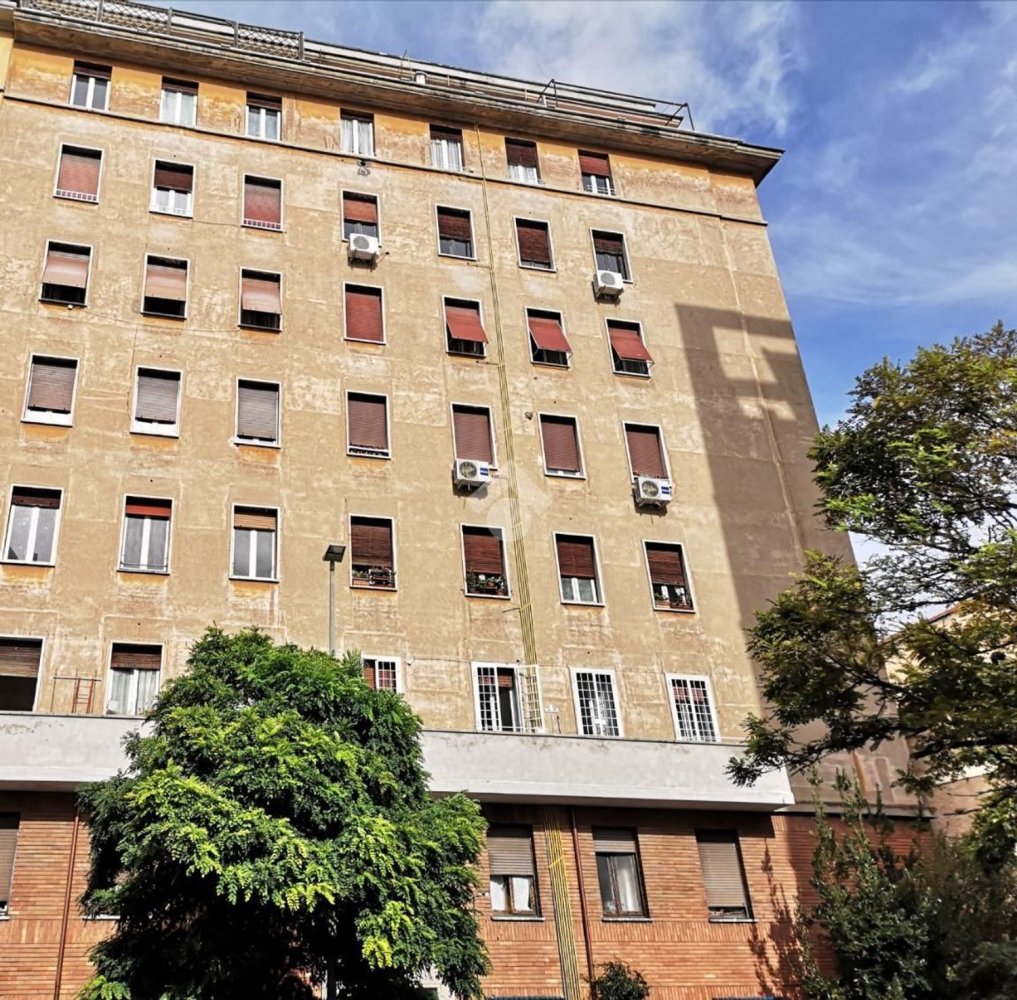 Apartamento de 3 dormitorios en Rome, Italy No. 377789