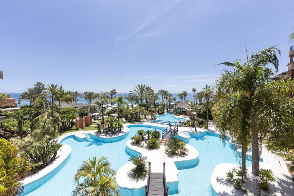 Apartamento de 1 dormitorio en Marbella, Spain No. 186595