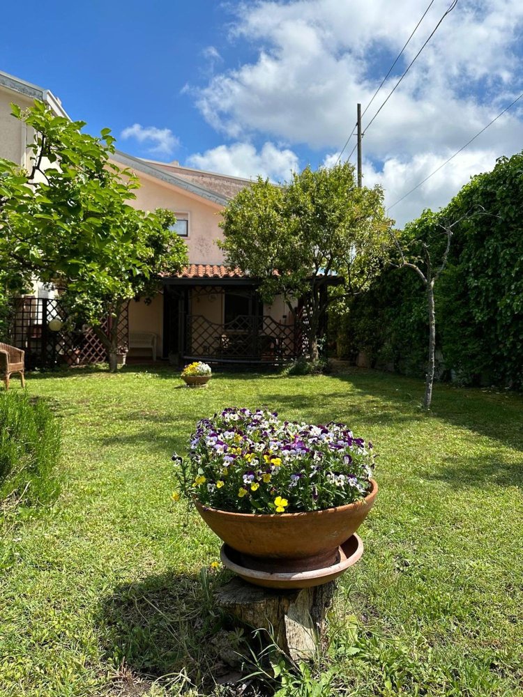 Дуплекс с 10 спальнями в Ланчано, Италия № 379079