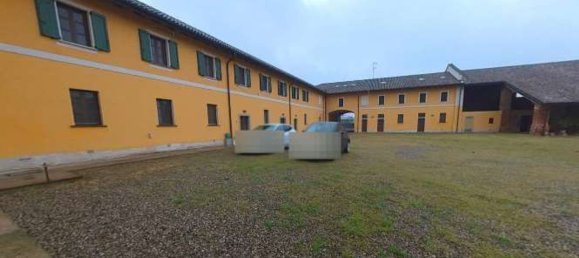 Studio in Vigevano, Italy, Nr. 296413 4