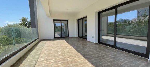 Apartamento de 3 dormitorios en Germasogeia, Cyprus No. 8050 2