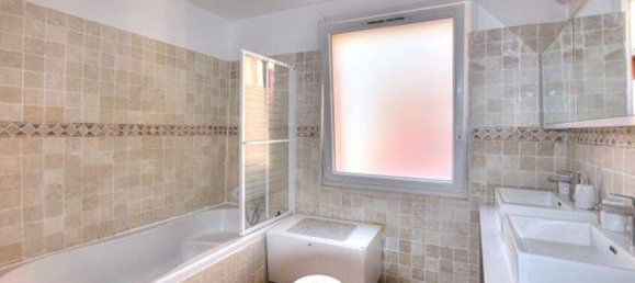 2 bedrooms Townhouse in Le Muy, France No. 315316 8