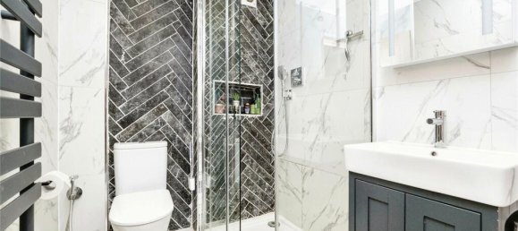 3 bedrooms House in Manor Park, United Kingdom No. 11411 4