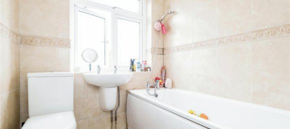 3 bedrooms House in Manor Park, United Kingdom No. 11411 13