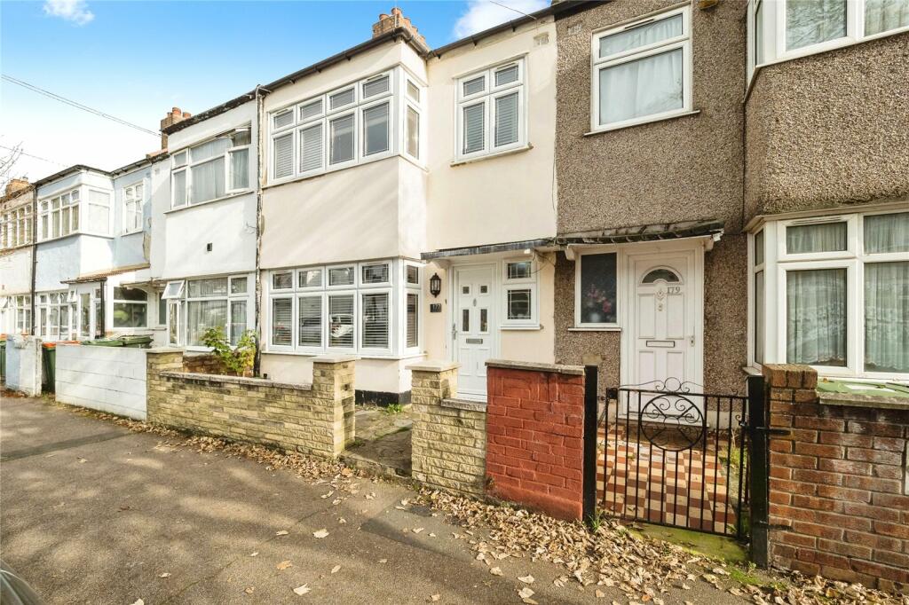 3 bedrooms House in Manor Park, United Kingdom No. 11411