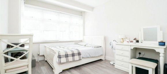 3 bedrooms House in Manor Park, United Kingdom No. 11411 12