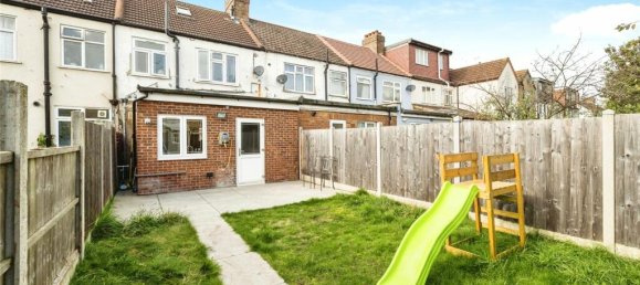 3 bedrooms House in Manor Park, United Kingdom No. 11411 15