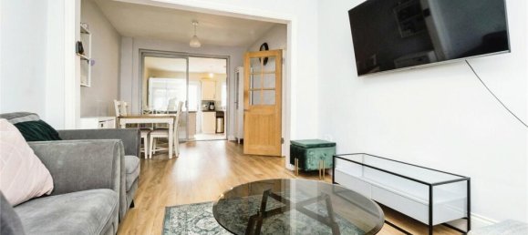 3 bedrooms House in Manor Park, United Kingdom No. 11411 2