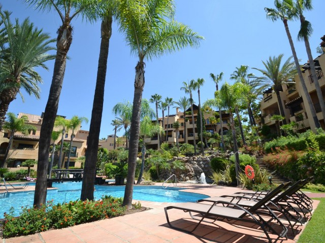 3 bedrooms Penthouse in Estepona, Spain No. 37157