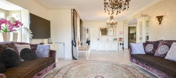 3 bedrooms Penthouse in Estepona, Spain No. 37157 10