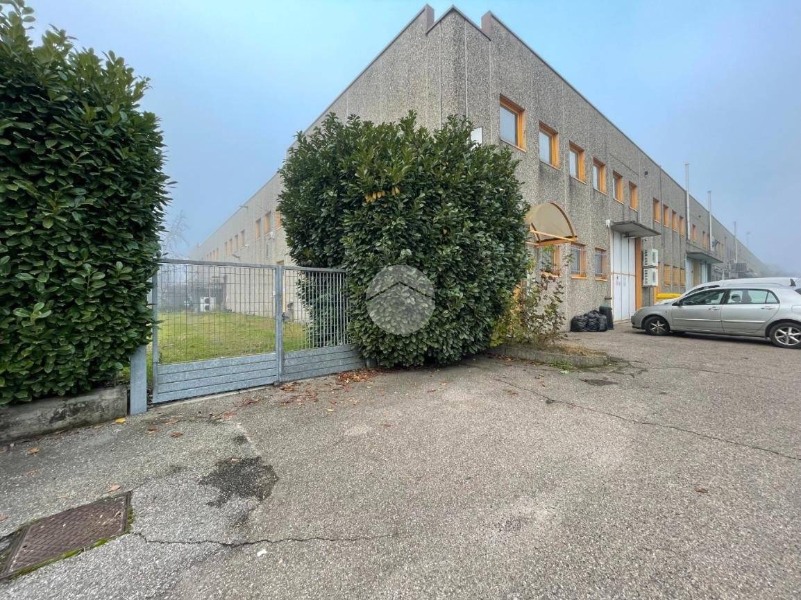 400m² Warehouse in Boffalora sopra Ticino, Italy No. 177387