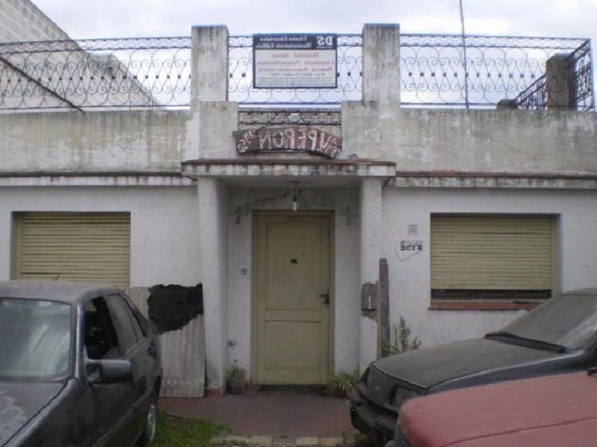 Casa de 3 dormitorios en San Miguel, Argentina No. 82933