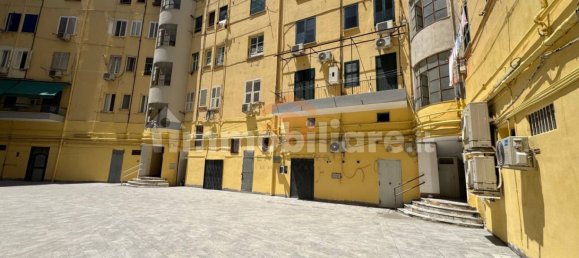 2-Zimmer Gewerbliche Immobilie in Naples, Italy, Nr. 275260 14