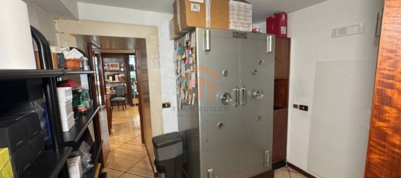 2-Zimmer Gewerbliche Immobilie in Naples, Italy, Nr. 275260 2