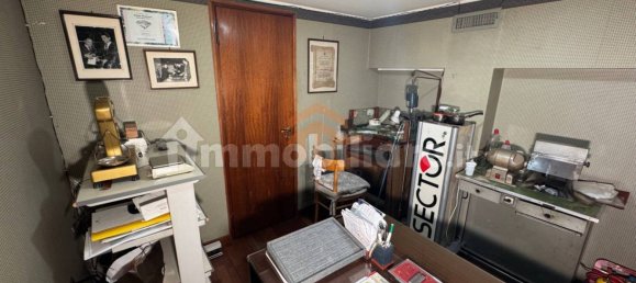 2-Zimmer Gewerbliche Immobilie in Naples, Italy, Nr. 275260 10