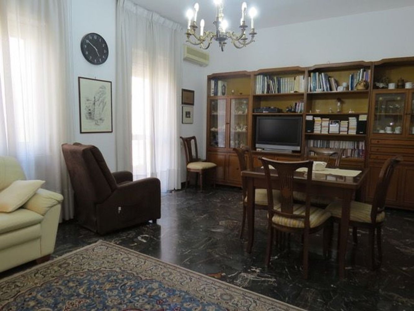 6 bedrooms Apartment in Cagliari, Italy No. 323816