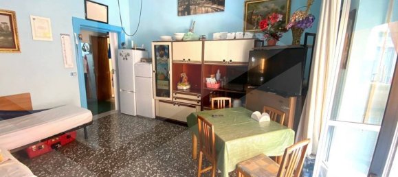 Apartamento de 2 dormitorios en Bari, Italy No. 33840 2