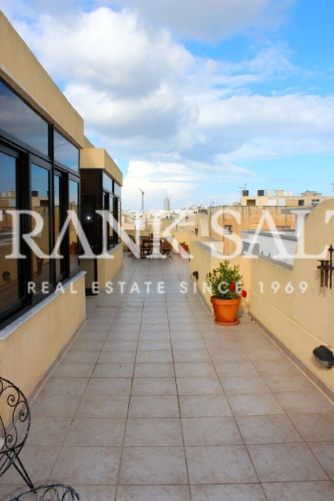 1 chambre Penthouse à Sliema, Malta No. 8599