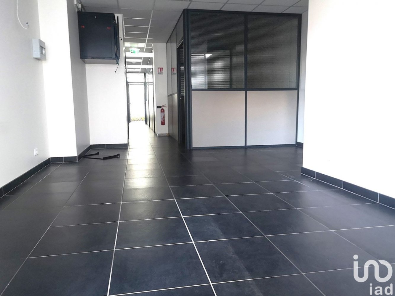 97m² Office in Quimper, France No. 208349