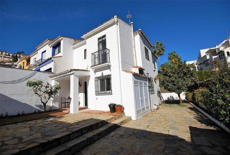 2 bedrooms House in Benahavis, Spain No. 225425