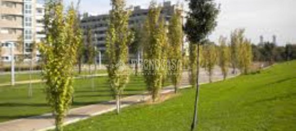 Dúplex de 3 habitaciónes en Sant Adria De Besos, Spain No. 146085 2