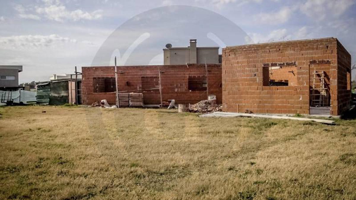 3 bedrooms House in Escobar, Argentina No. 20179