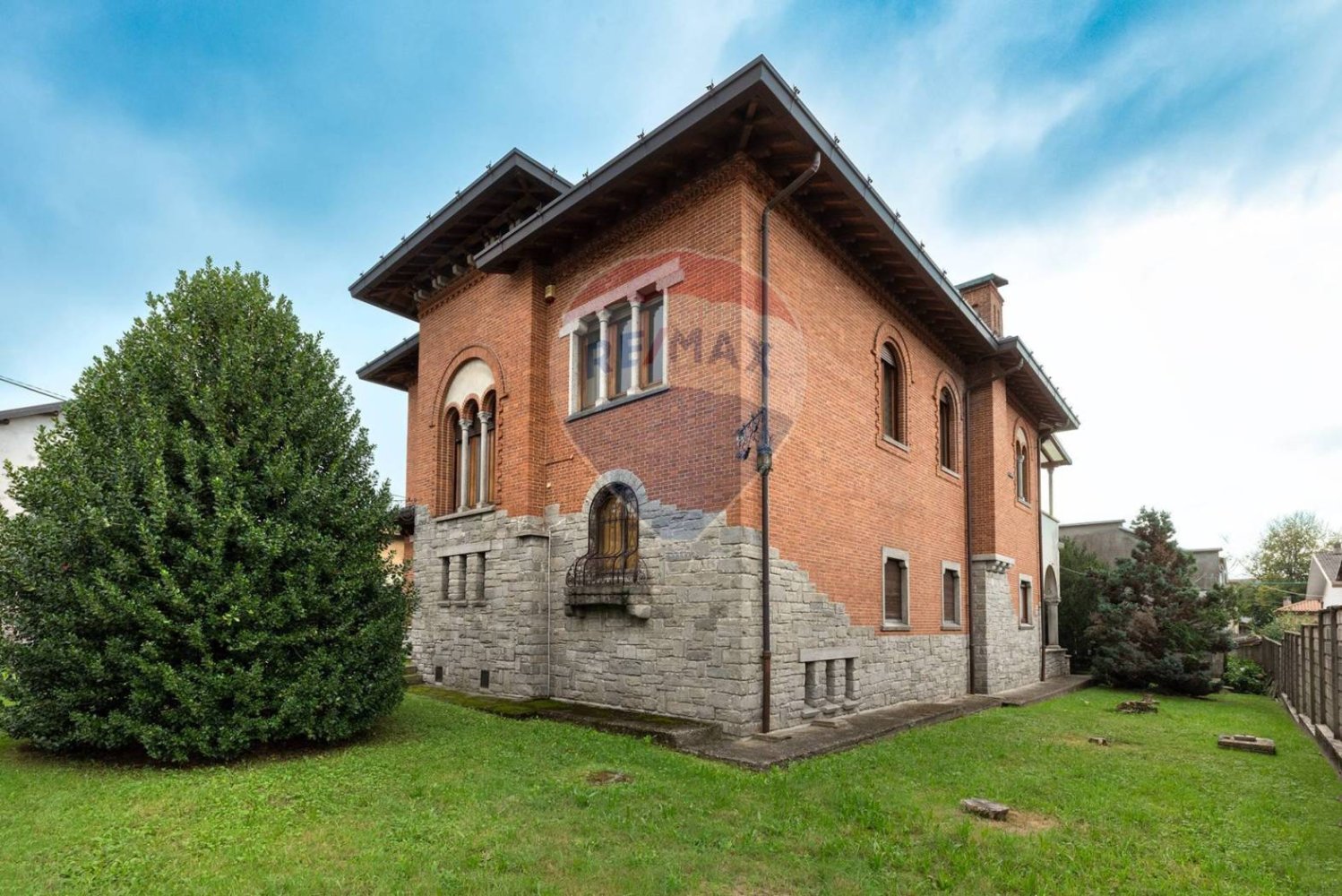 5 bedrooms Villa in Jerago con Orago, Italy No. 342011