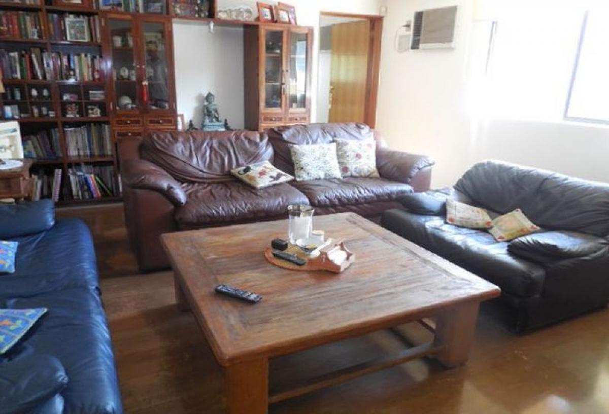 4 bedrooms House in Santiago, Chile No. 1857