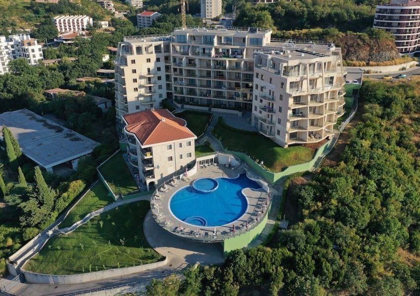 48m² Apartment in Budva, Montenegro No. 101