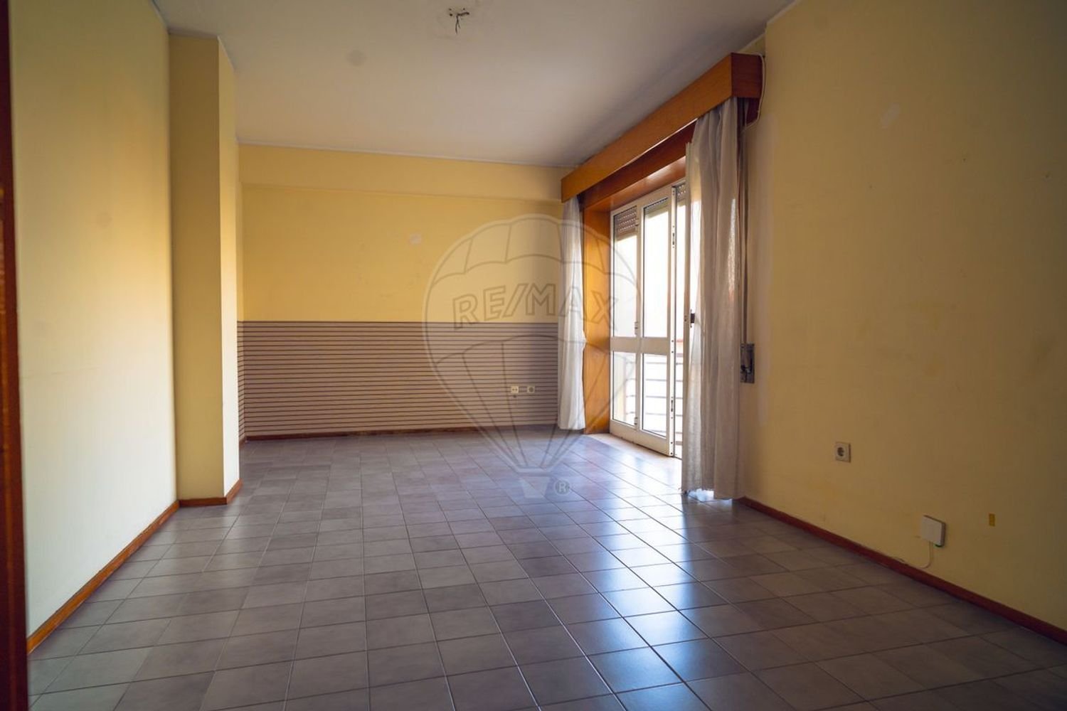 3 bedrooms Apartment in Porto, Portugal No. 220771