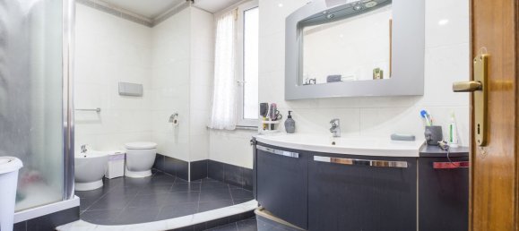 4 bedrooms Apartment in Genoa, Italy No. 296982 18