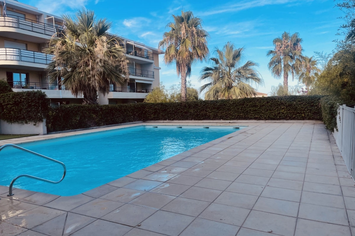 Studio in Antibes, France No. 289520