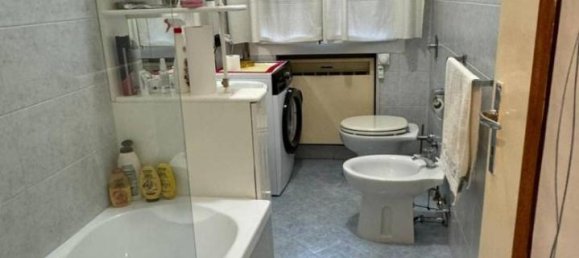 3-salle Appartement à Bologna, Italy No. 27111 7