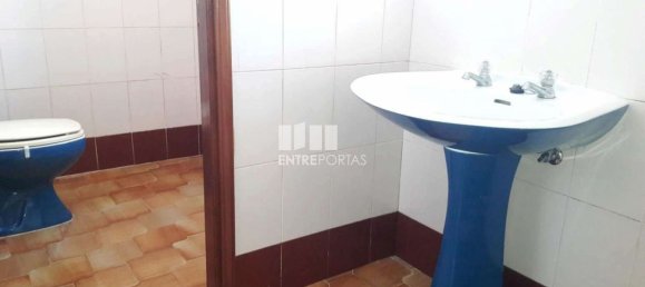 Коммерческая недвижимость 74м² в Виана ду Каштелу, Португалия № 82907 11