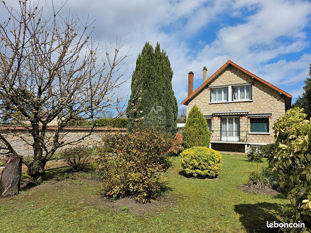 Casa de 3 dormitorios en Saint-Ouen-l'Aumone, France No. 174638